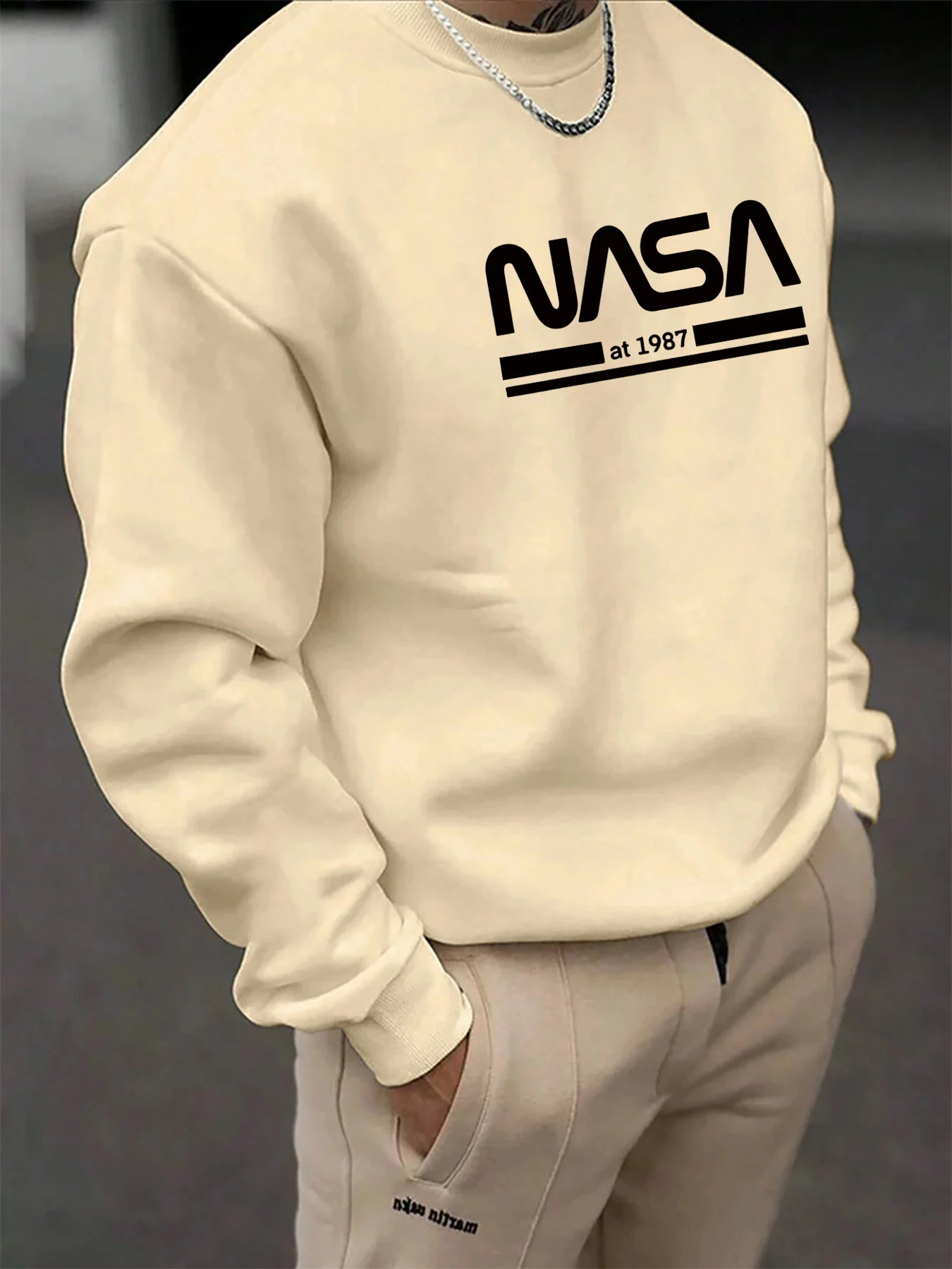 Mens autumn and winter fashionable casual loose NASA letter graphic printed long sleeved round neck sweatshirt 250918