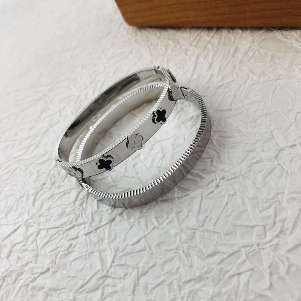 Titanium Steel Light High-End Four-Leaf Clover Flower Bracelet Non-Fading Real Mother-of-Pearl Jewelry ddmypluto