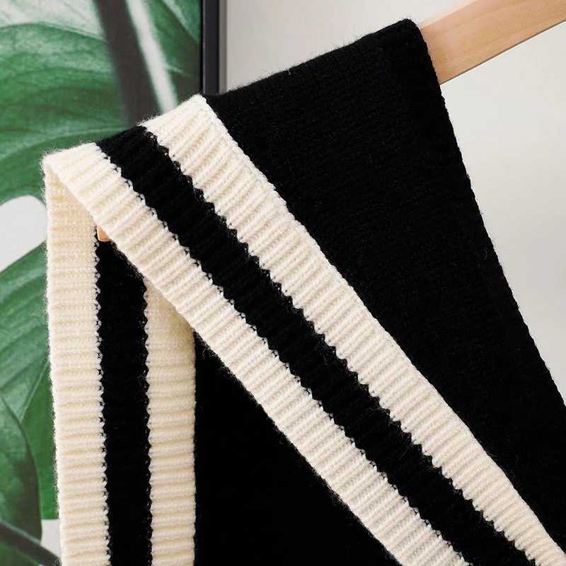 A Handmade Spring Fall Polter Knitted Knotted Shl with Contra Stripes and Preppy Style Wens Fashion Shl Y250918