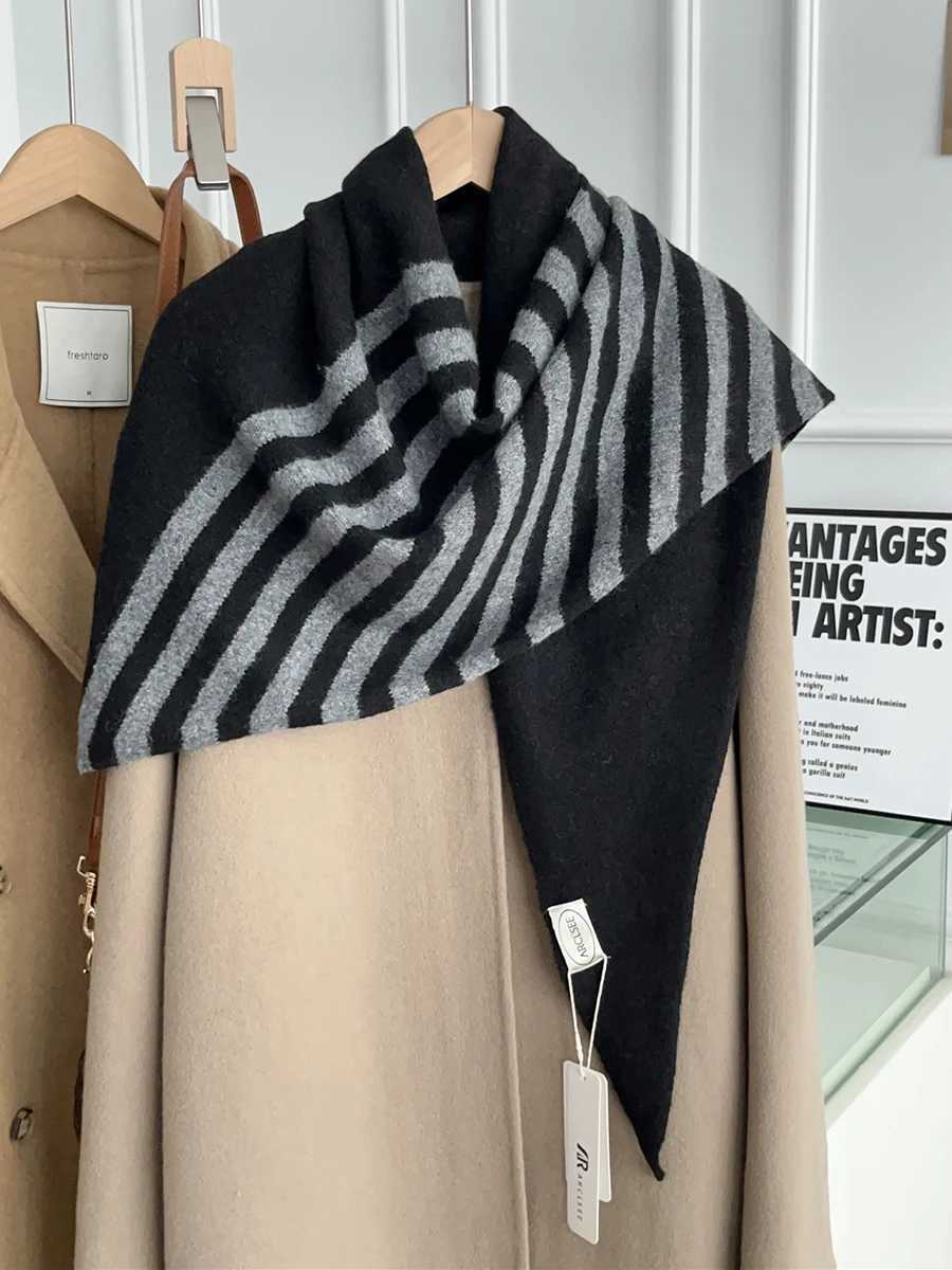 Highend Color Mahing Striped Enlarged Triangar Scarf Wool Striped Autumn Winter New Korean Knitted Shl Warm Scarf Wen Y250918