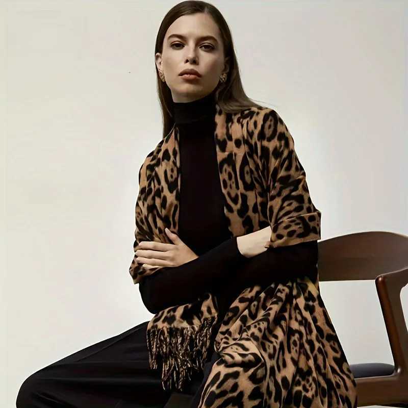Leopard Printed Cashmere Shl Scarf For Wman Warm Tassel Shls Fashion Long Wrs Thicken Scarves Fem Wrs Y250918