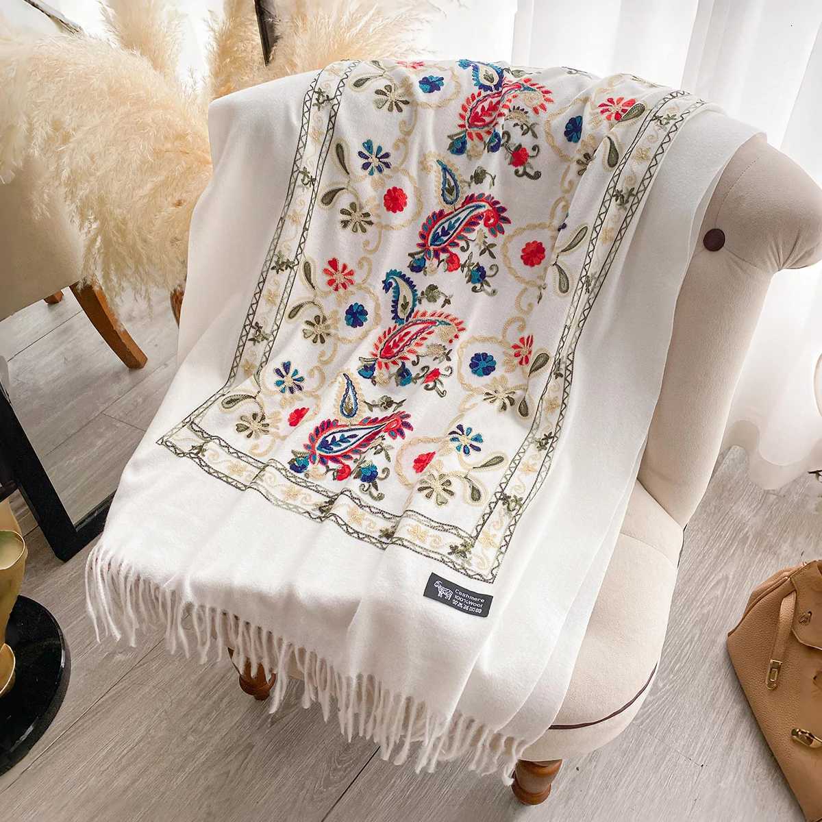 Fashion Scarf Winter Thick Travel Shl Wr Scarf Wen Luxury Embroider wer Warm Neckerchief Poncho Bufanda Y250918