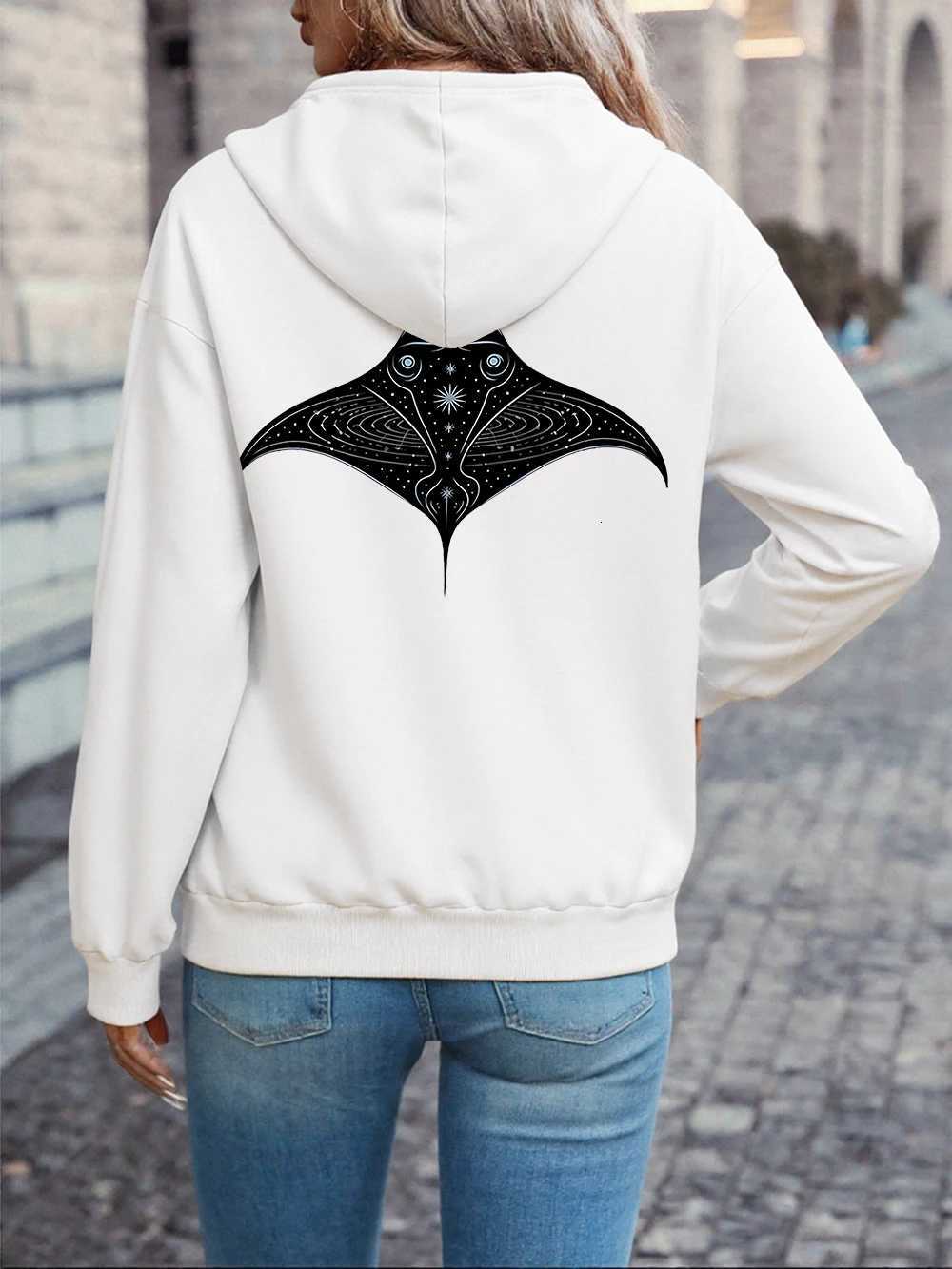 Manta Ray Design Printing Hoodies Women Winter Fleece Warm Pullovers Casual Pocket Sweatshirts Comfortable Loose Womans ClothesZ250918