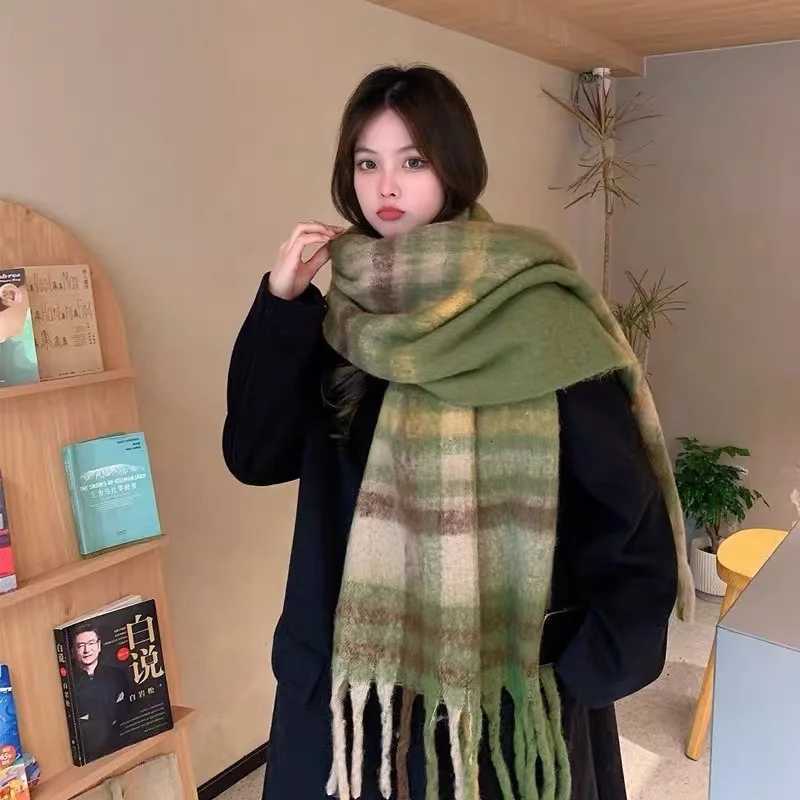 2025 Hot Luxury Winter Thick Warm Scarf Wen Cashmere Shl and Wrs Neckerchief Bufanda Fem Long Tel Echarpe Y250918