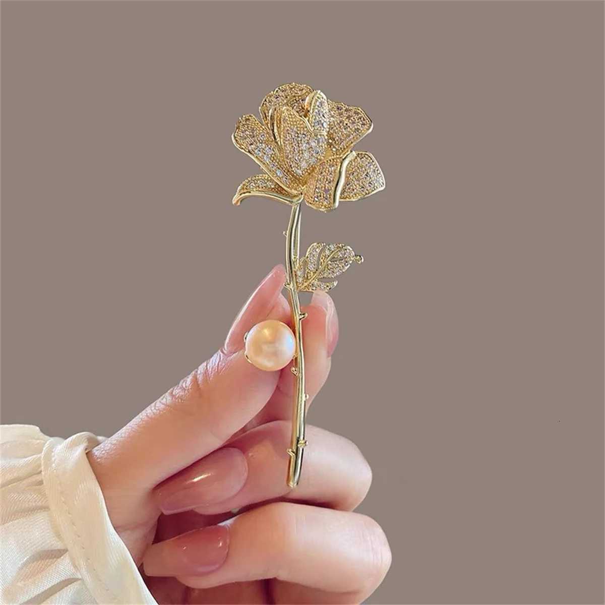 Fashion Rose Brooch Alloy Crystal Womens And Girls Jewelry Holiday Party Gifts Decorative Clothes Exquisite Accessories y2k D250918