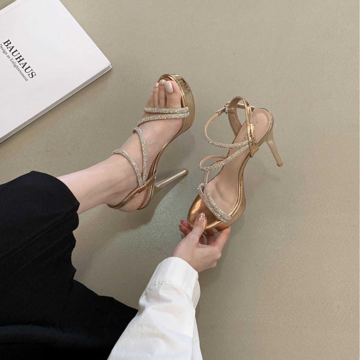 2025 New round toe waterproof platform high heels, sandals, women's shoes, thin heels, casual daily wear, rhinestone style, one-shoulder buckle s
