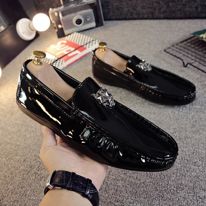 In 2025 new men's patent leather shiny bean shoes, men's single shoes breathable and trendy soft-soled casual lazy leather shoes without the
