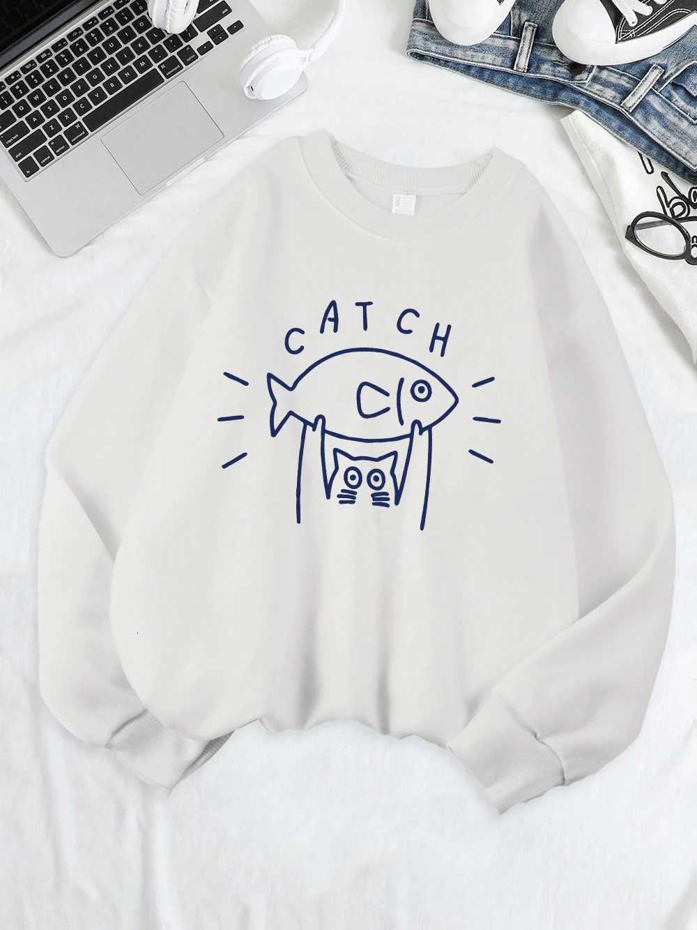 2025 Cat Catches Fish Printing Sweatshirts Women Crewneck Comfortable Hoodie Warm Autumn Winter Pullover Casual Women ClothesZ250918
