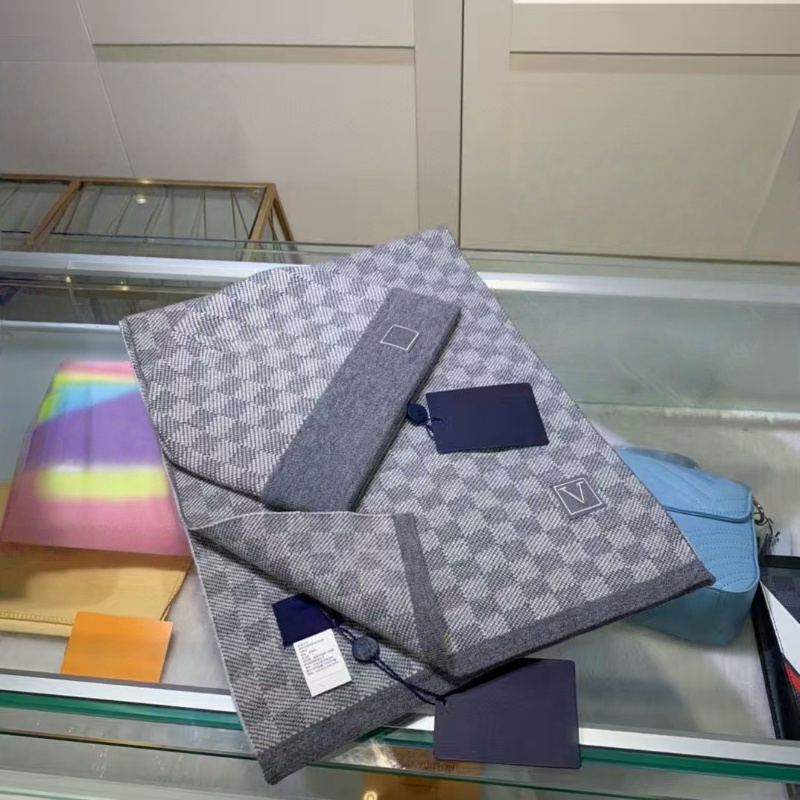 Designer scarf and hat set luxury brand winter warm knitted hat and scarf unisex high-quality scarf Designer beanie