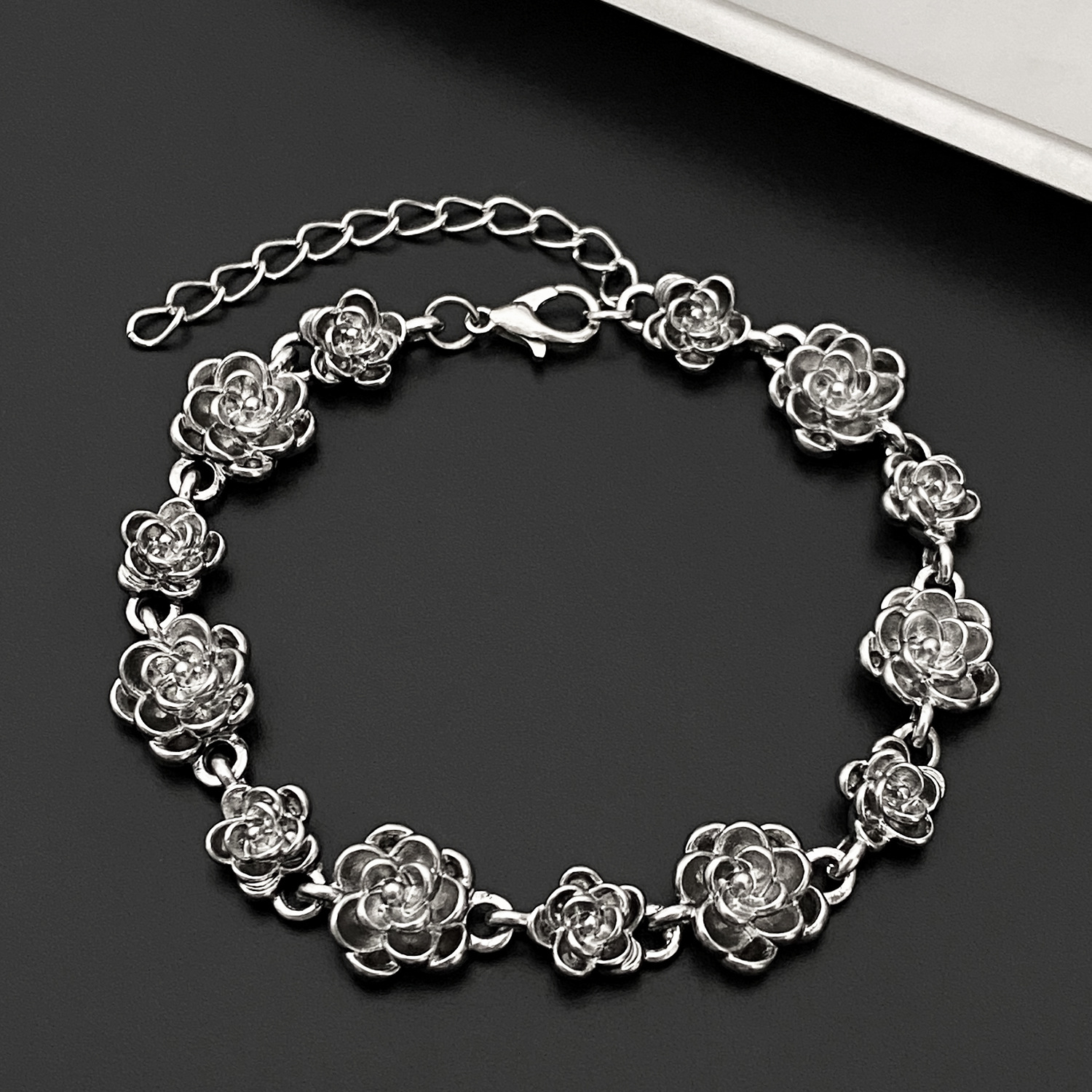 bracelets designer bracelet vintage rose bracelet for women Ins style design alloy flower bracelet elegant jewelry bracelet designer