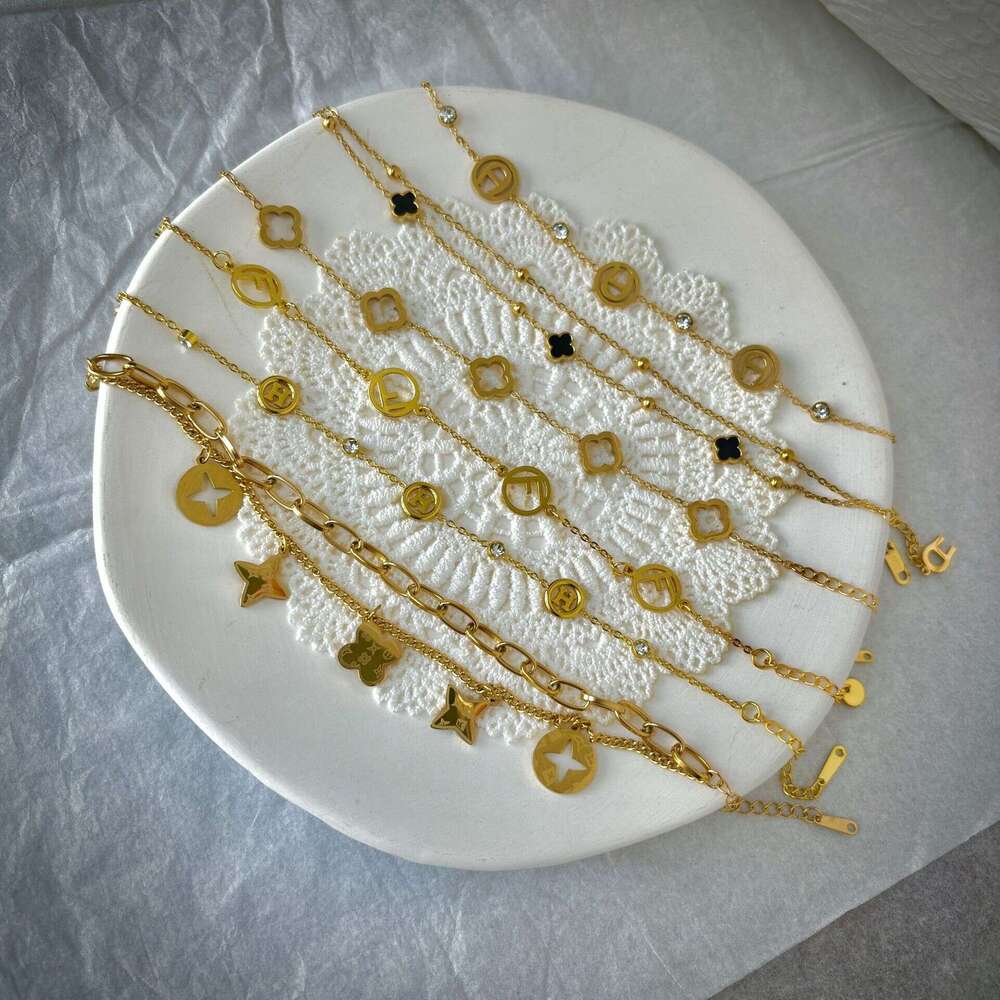 Stainless Steel Gold Vintage Four-Leaf Clover Horseshoe Messi Card Point Dia Bracelet Small Exquisite Wristband Anti- ddmypluto