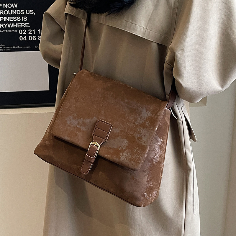 Large Capacity Tote Bag New Retro Style Women s design Shoulder Bag Versatile Commuting Bag Autumn New Designer Bag Women s Crossbody Bag