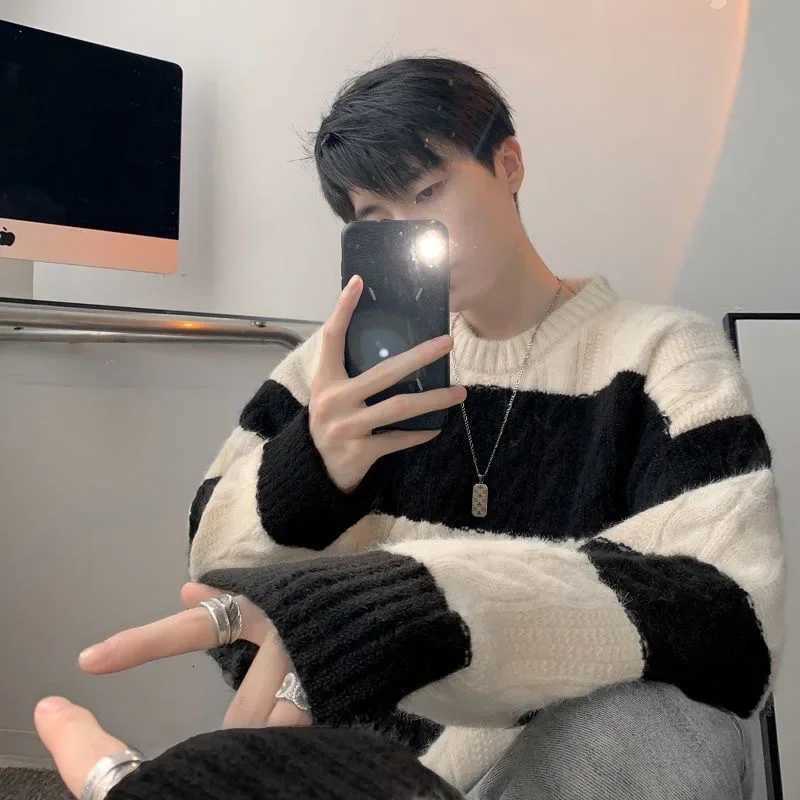 Korean Lazy Loose Pullovers Men Autumn Knitted Jumpers O Neck Long Sleeve Patchwork Sweater Mens Spliced Casual Stripe SweatersZ250918