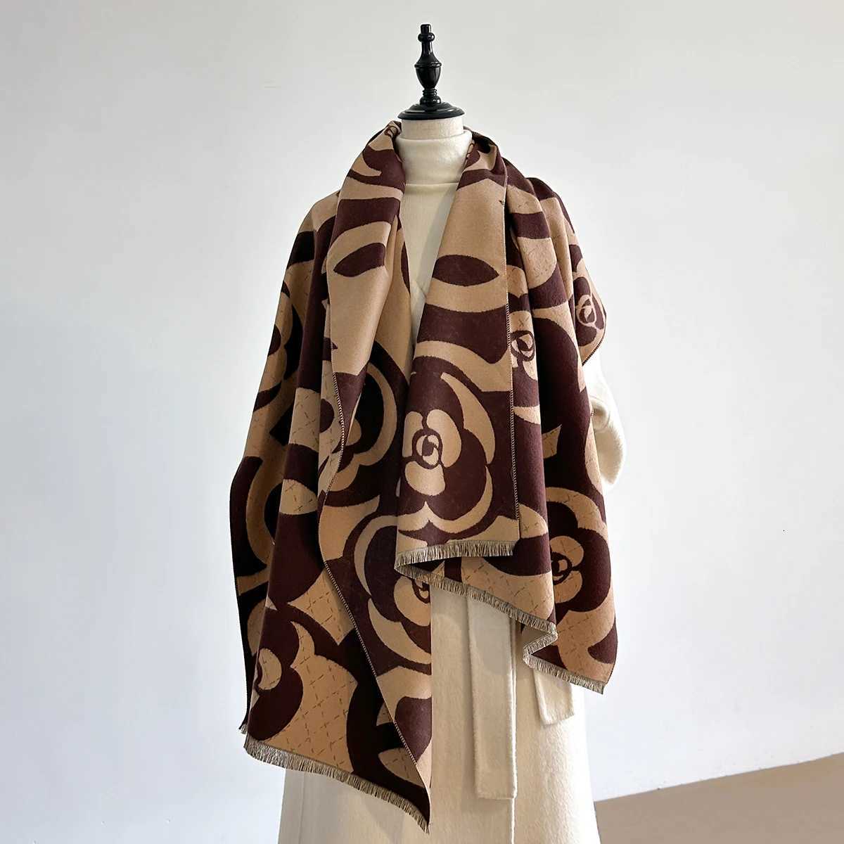 Luxury Brand Cashmere Scarf Wen Winter Shl and Wrs 2025 Design Cs Thick Blanket Bufanda Stoles Echarpe Femme Y250918