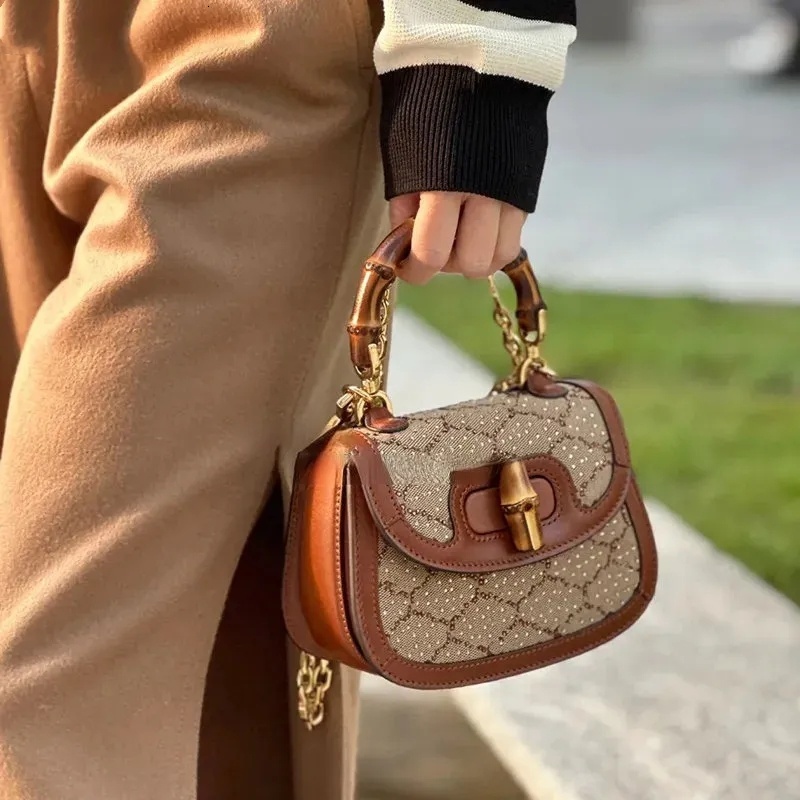 2025 Designer Womens Mini Crystal Chain Bag Classic fashion bamboo slub Ladies temperament crossbody Wallet card bag