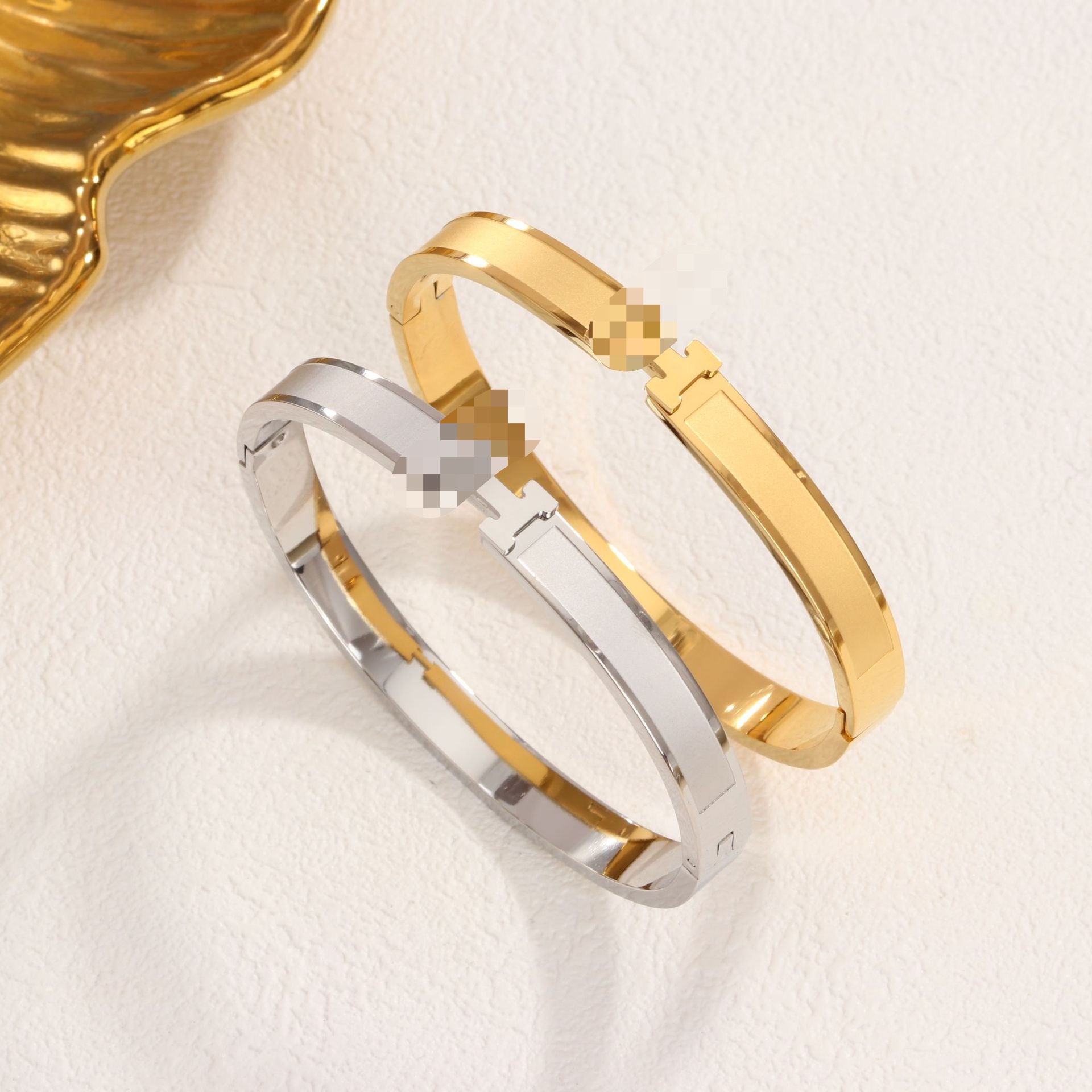 18k titanium Letter H bracelets Women Designer Bracelet high end Elegant wristband Lady Designer Jewelry Stainless party Bracelets Bangles