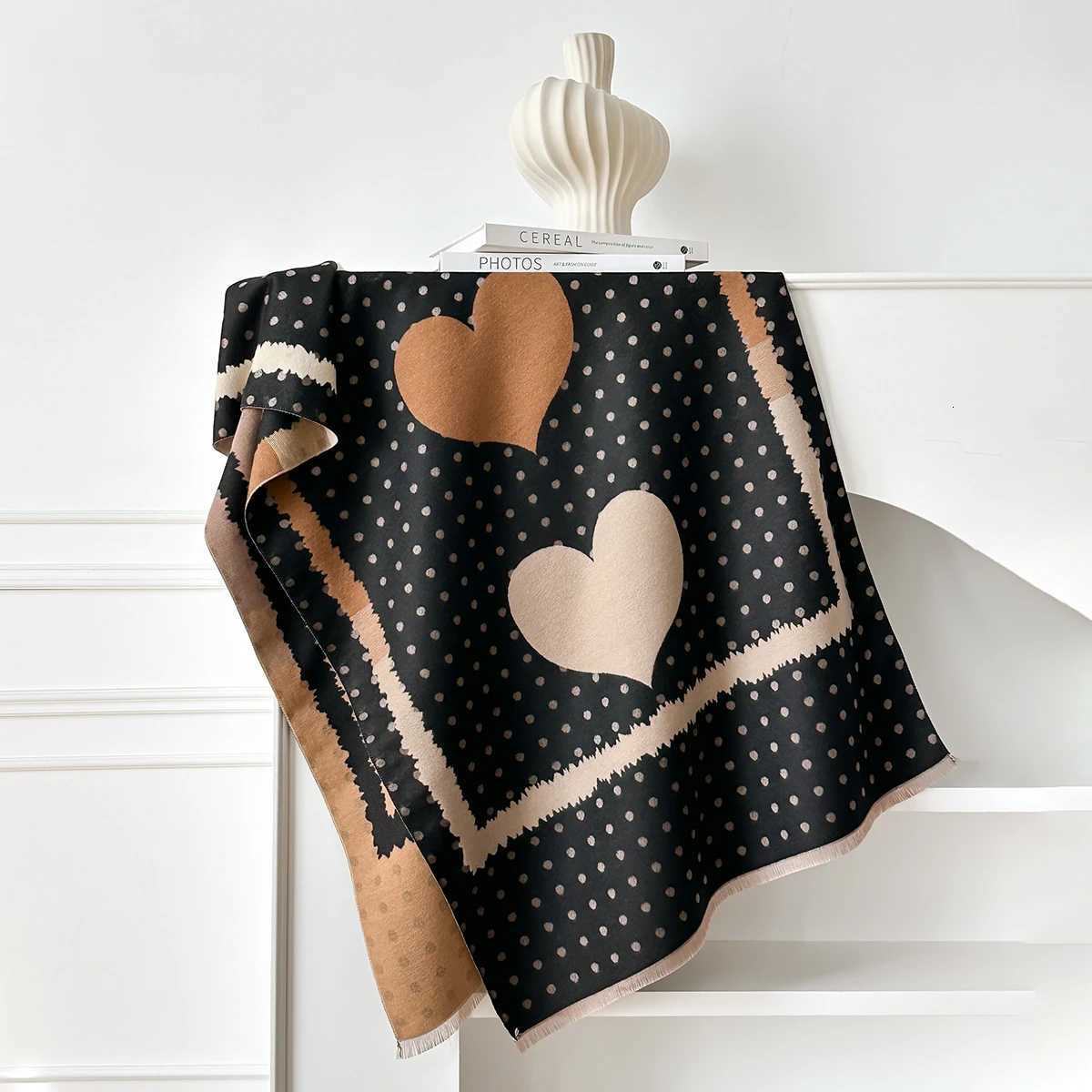 New Luxury Brand Cashmere Scarf Winter Wen Jacquard Shls Warm Blanket Wrs Fem Foard Bandana Thick Scarves Y250918