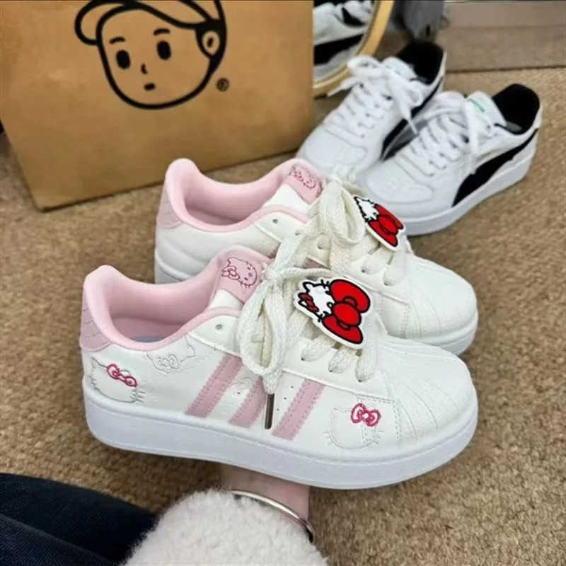 Sanrio Y2K Hello Kitty Springautumn Girls Cute Pink Sneakers Female Harajuku Soft Girl Skateboard Shoes Casual Vulcanized Shoes Women L250910