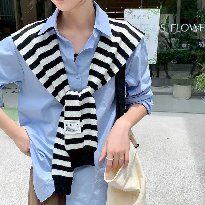 2025 New Poncho Black and White Striped Knitted Shl with Decorative Shoder Versatile Neck Protection Pai with Shirt Ce Y250918