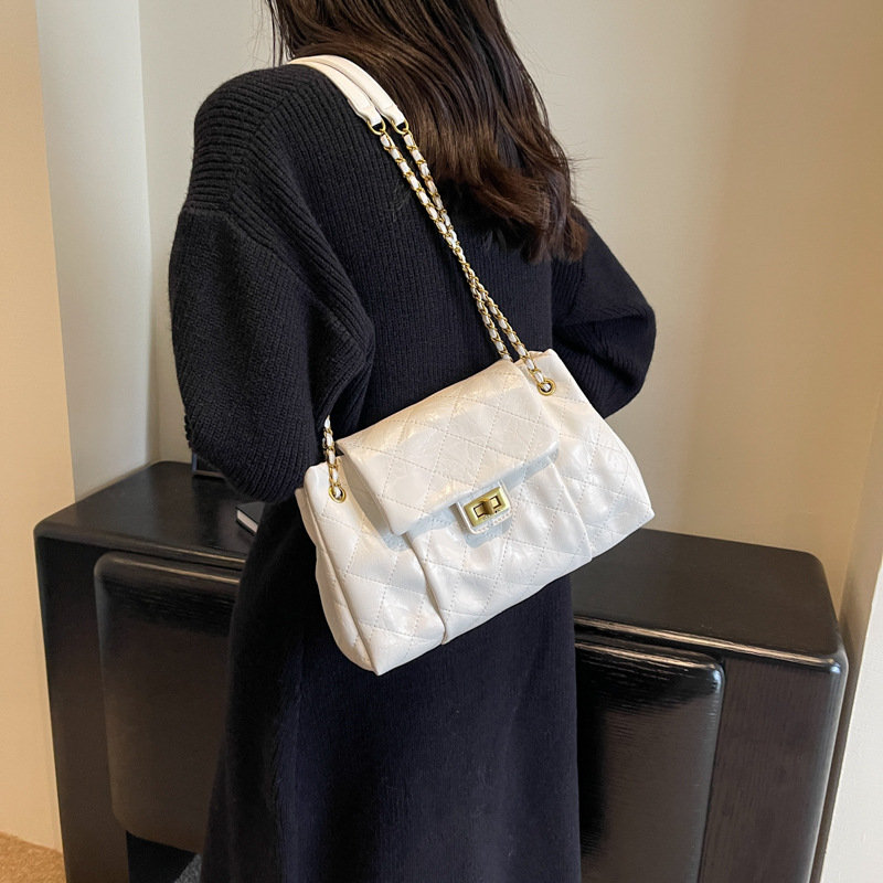 Designer bag hot free shipping Diamond Lattice Chain Small Square Bag New Vintage Simple Leisure Diagonal Cross Bag for woman black red coffee white