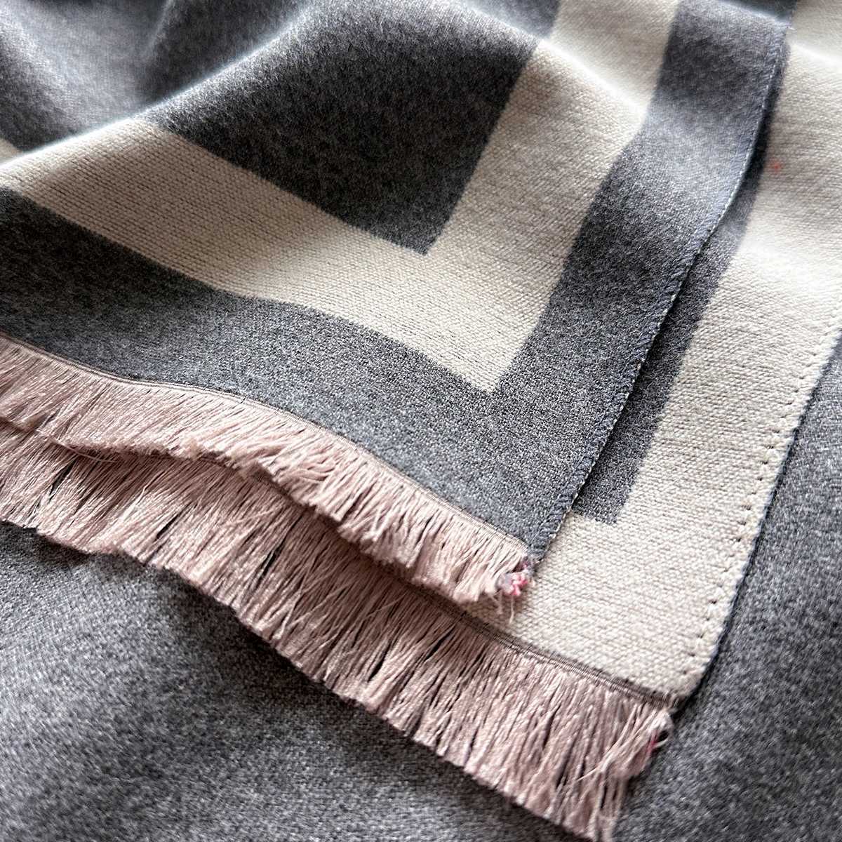 Luxury Winter Cashmere Scarf Wen New Warm Blanket Poncho Scarves Fem Solid color Shl Thick Foard Bufanda Y250918