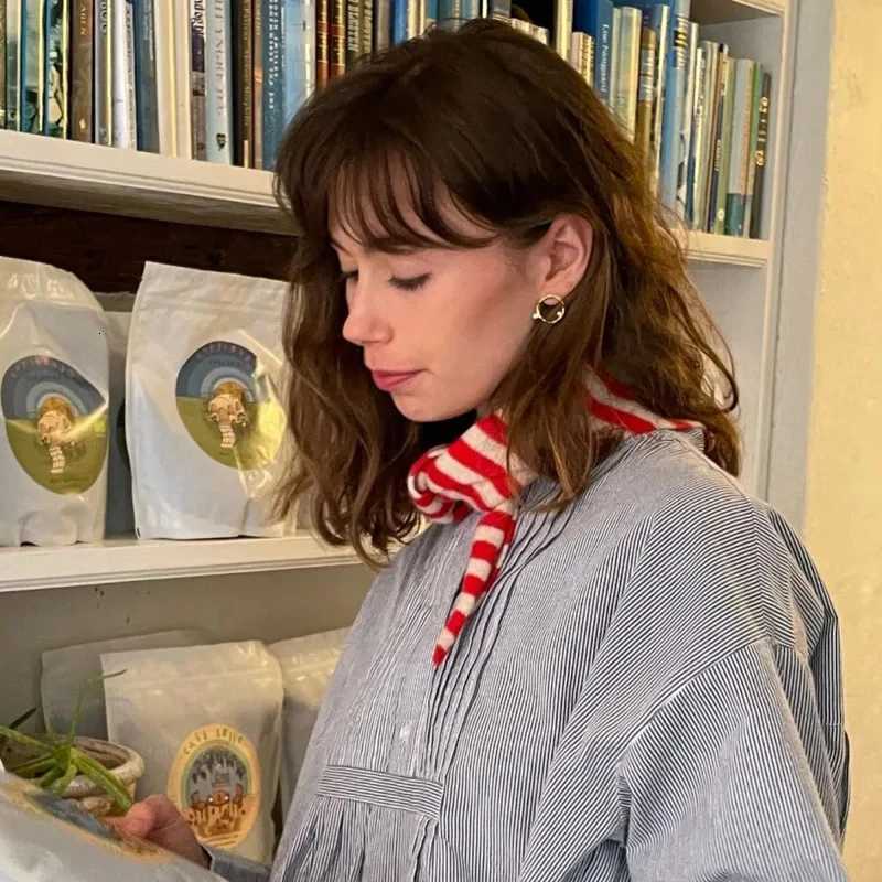 British Korean Triangle Scarf Niche Wool Triangar Wen Scarf Warm Frenchgirl Fashion Mtifunctional Knitted Scarf Y250918