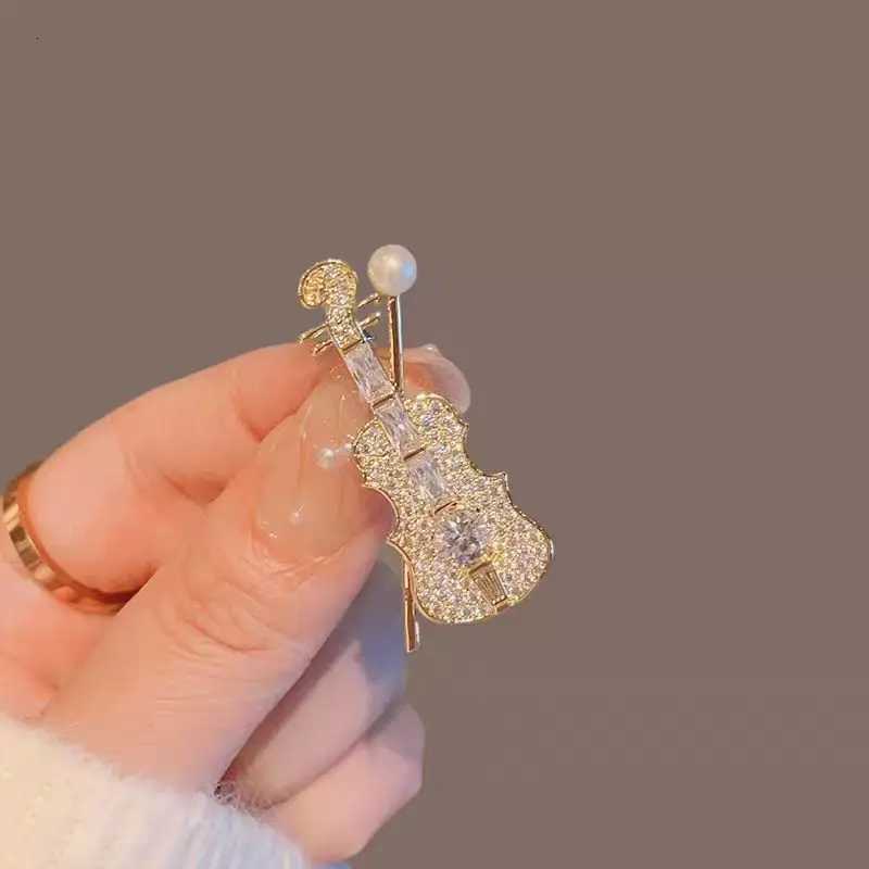 Fashion Crystal Violin BroochesFor Women Exquisite Pearl Music Concert Accessories Brooch Pins Clothing Jewelry Decoration D250918