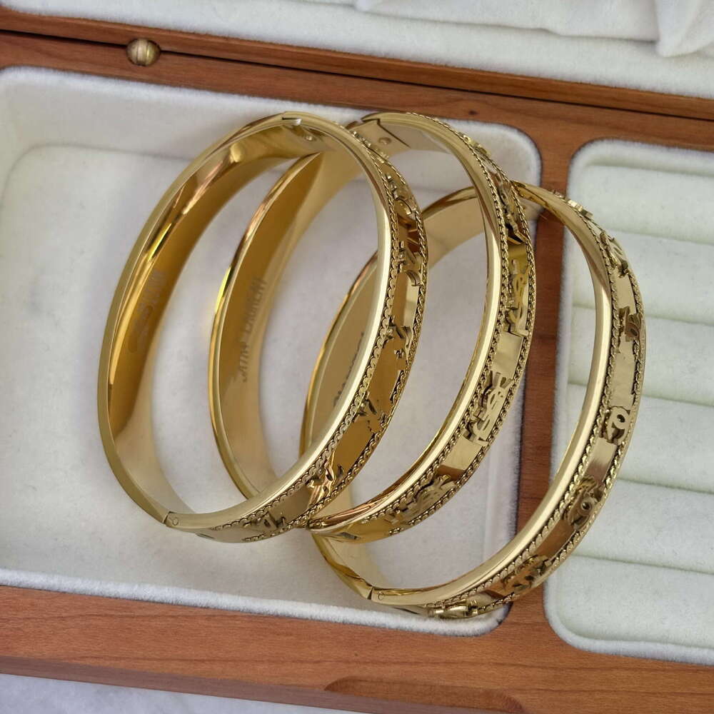 Letter Bracelet Women, Light , High-End Feel, Titanium Steel, Non-Fading, Exquisite Ins Fashion Design, Gold Hand Jewelry for Women ddmypluto