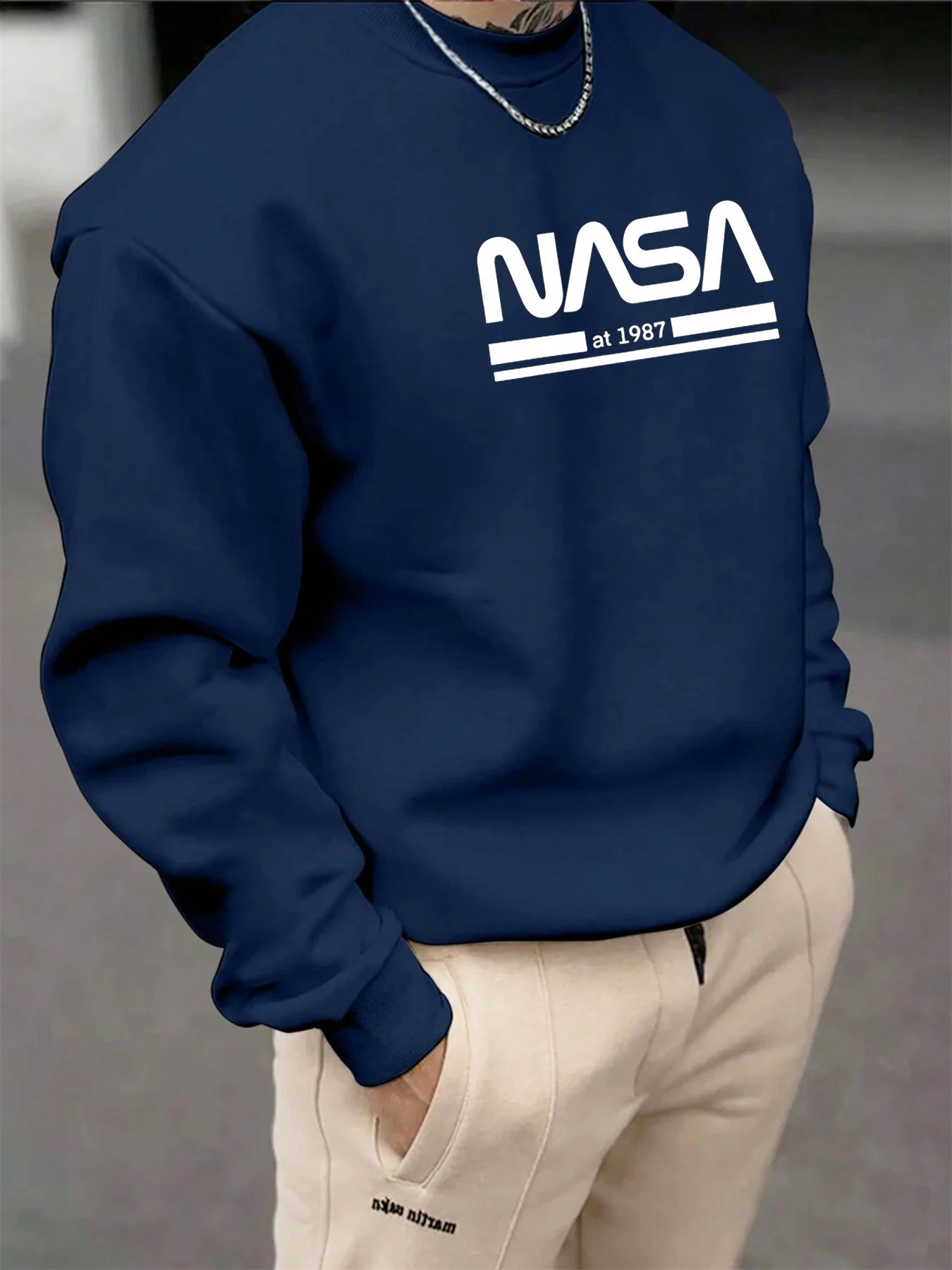 Mens autumn and winter fashionable casual loose NASA letter graphic printed long sleeved round neck sweatshirt 250918