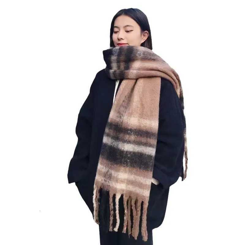 2025 Hot Luxury Winter Thick Warm Scarf Wen Cashmere Shl and Wrs Neckerchief Bufanda Fem Long Tel Echarpe Y250918