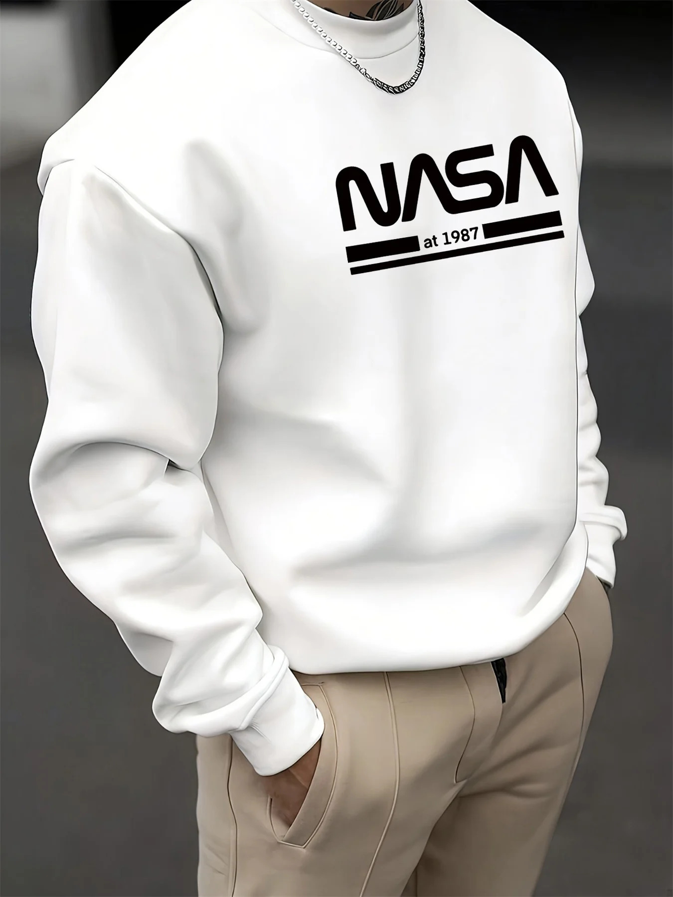Mens autumn and winter fashionable casual loose NASA letter graphic printed long sleeved round neck sweatshirt 250918