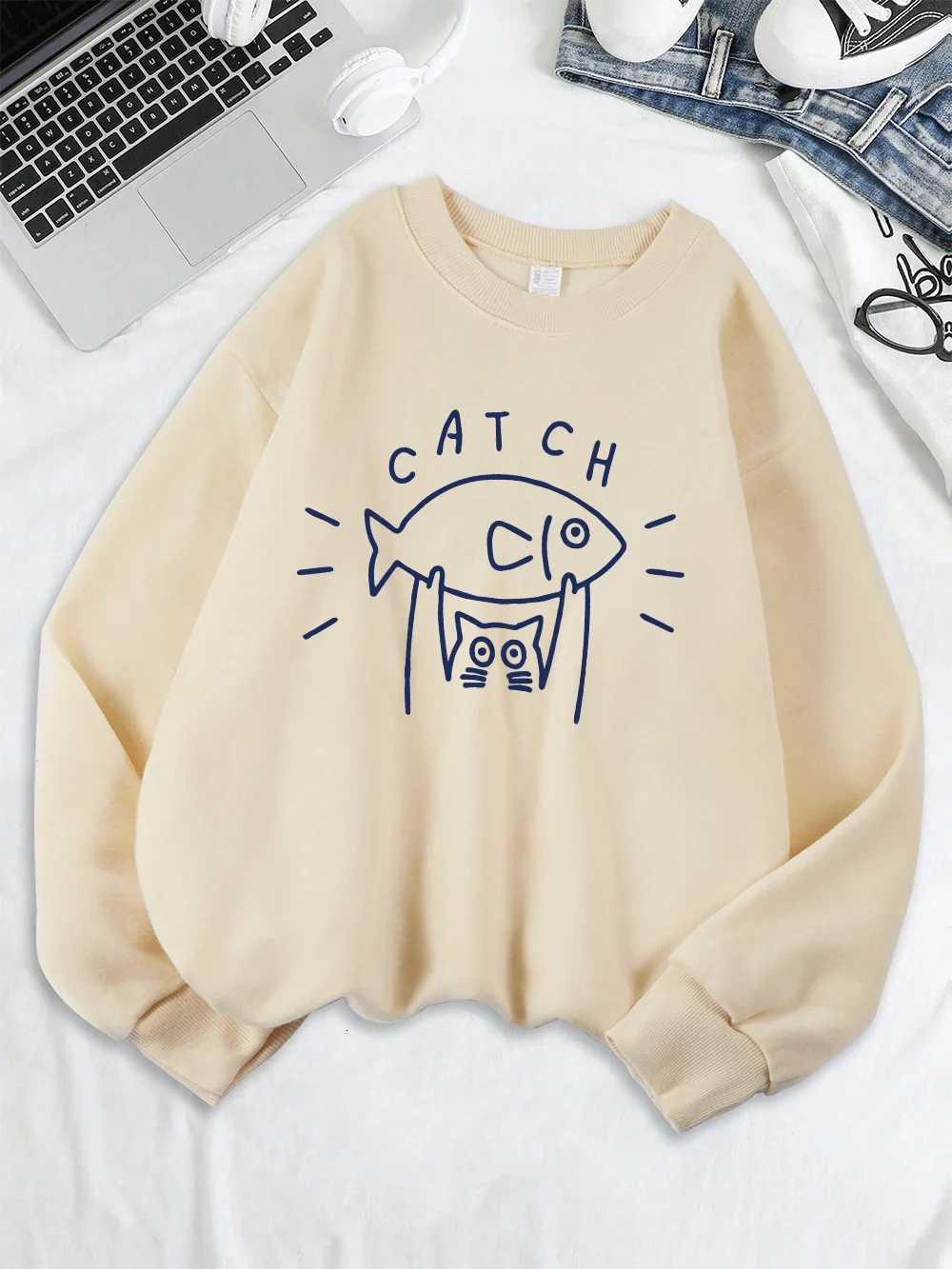 2025 Cat Catches Fish Printing Sweatshirts Women Crewneck Comfortable Hoodie Warm Autumn Winter Pullover Casual Women ClothesZ250918