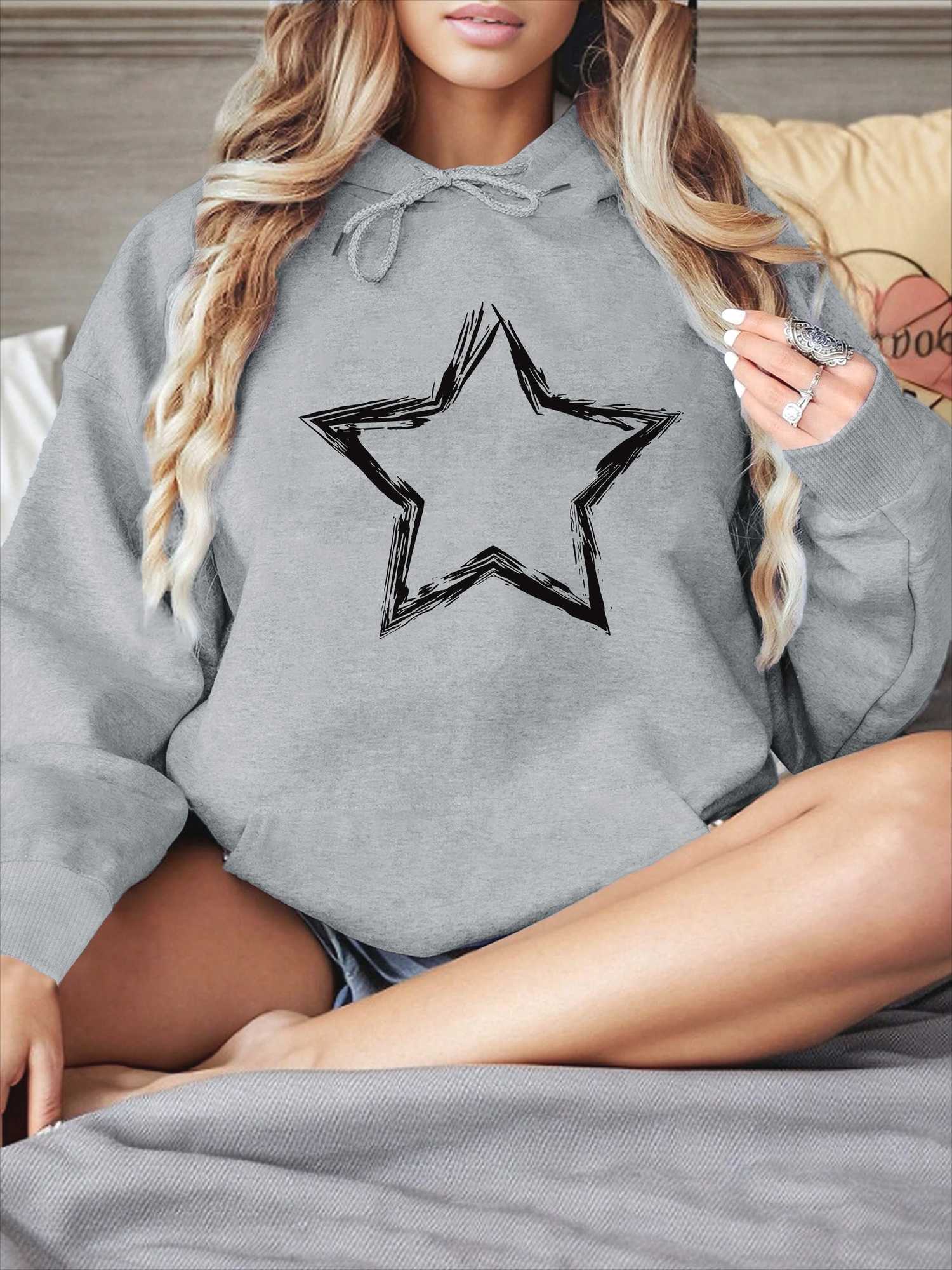 Star Hollow Print 2025 Autumn and Winter Simple Design Womens Hoodie Top Long Sleeved Casual Womens Sweatshirt ClothingZ250918