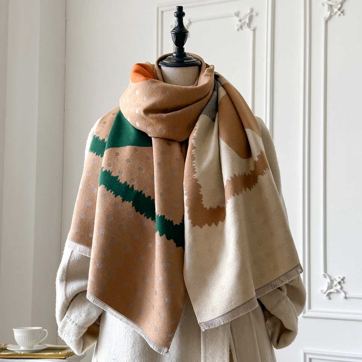 New Luxury Brand Cashmere Scarf Winter Wen Jacquard Shls Warm Blanket Wrs Fem Foard Bandana Thick Scarves Y250918