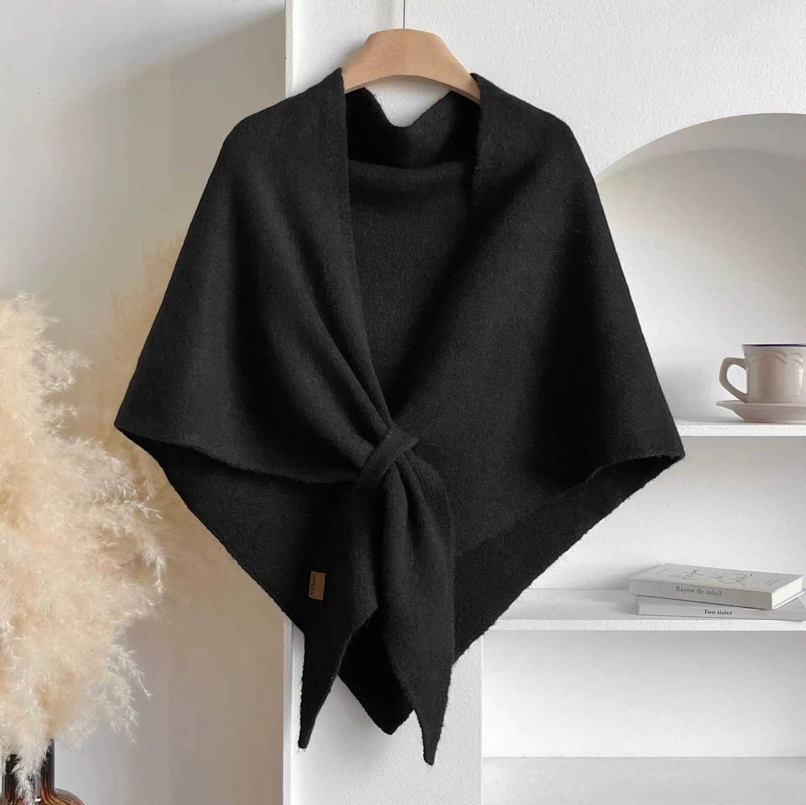 Luxury Triangle Ce Wr Soft Knitted Shl for Wen Elegant Solid Color Warm Poncho Ce Collar Y250918