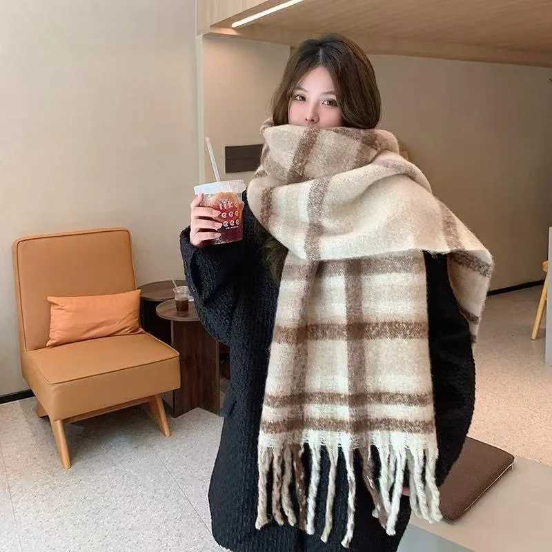 2025 Hot Luxury Winter Thick Warm Scarf Wen Cashmere Shl and Wrs Neckerchief Bufanda Fem Long Tel Echarpe Y250918