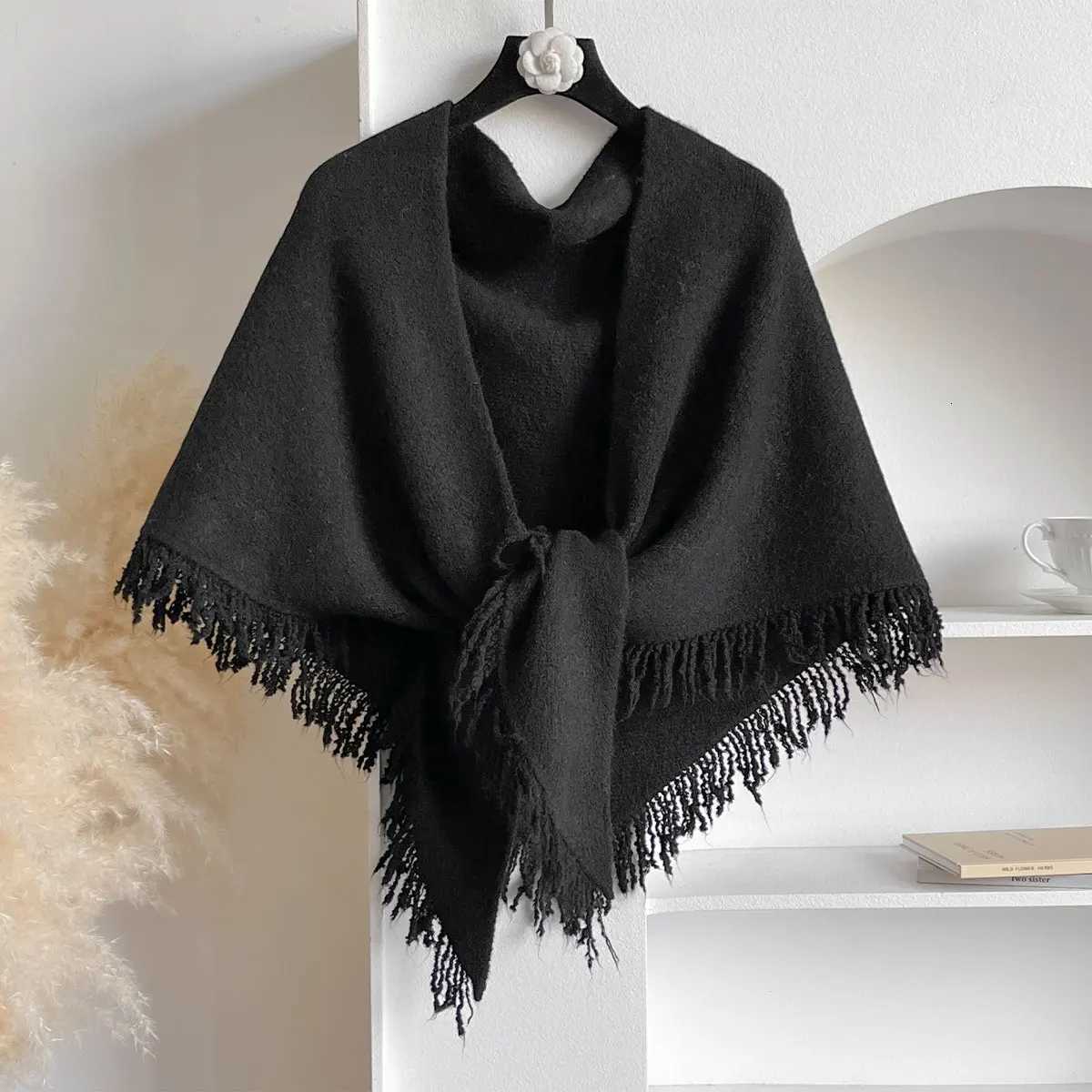 2025 Autumn and Winter New Wens Neck Wr Wool Blended Tassel Triangar Shl Fem Thicke With Knitted Warm Shoder Y250918
