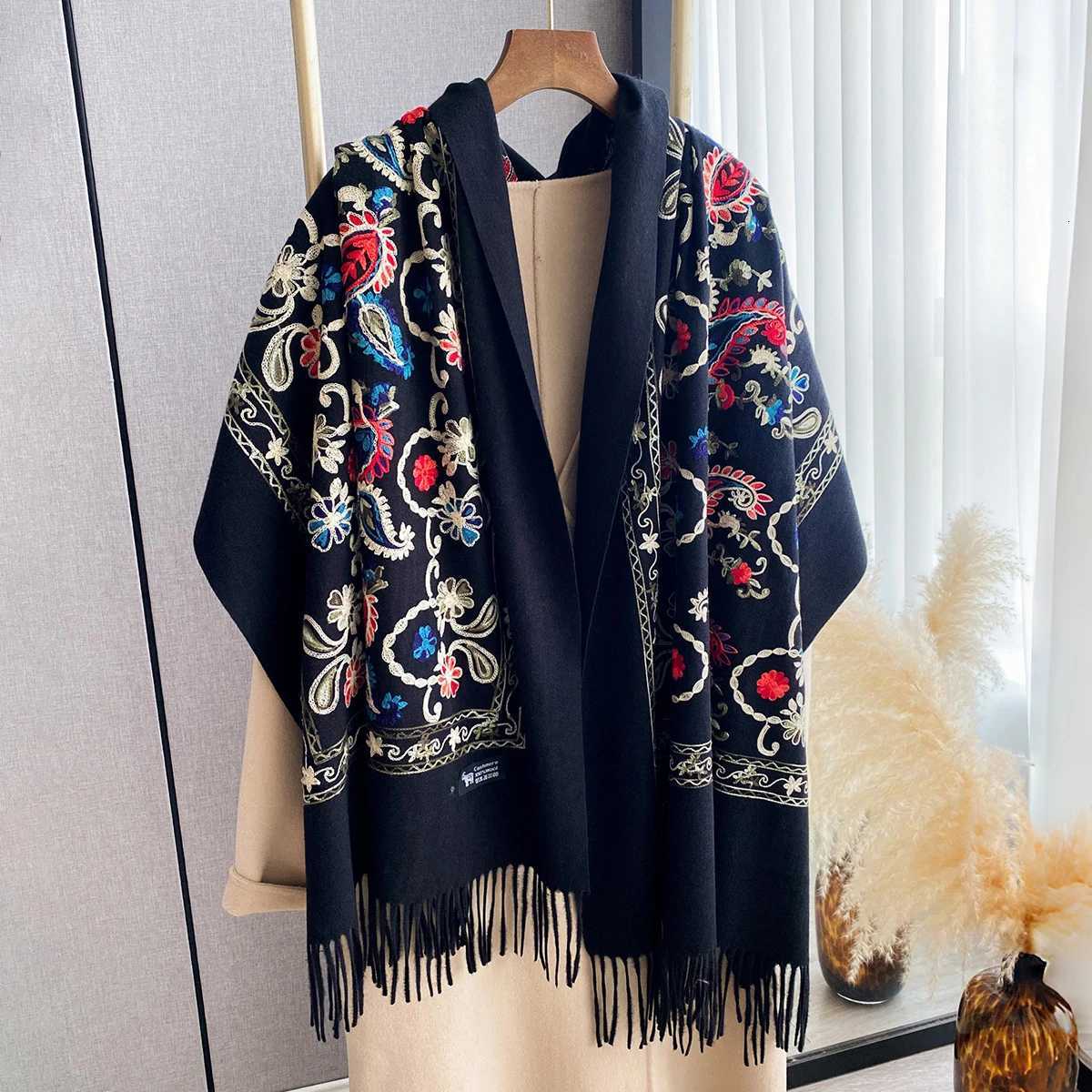 Fashion Scarf Winter Thick Travel Shl Wr Scarf Wen Luxury Embroider wer Warm Neckerchief Poncho Bufanda Y250918