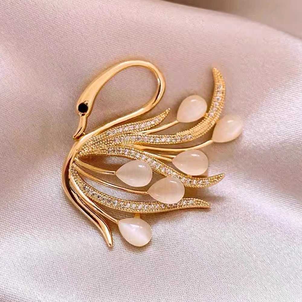 New Luxury Opal Swan Brooch Personality Exquisite Animal Pins Highgrade Coat Corsage Accessories D250918