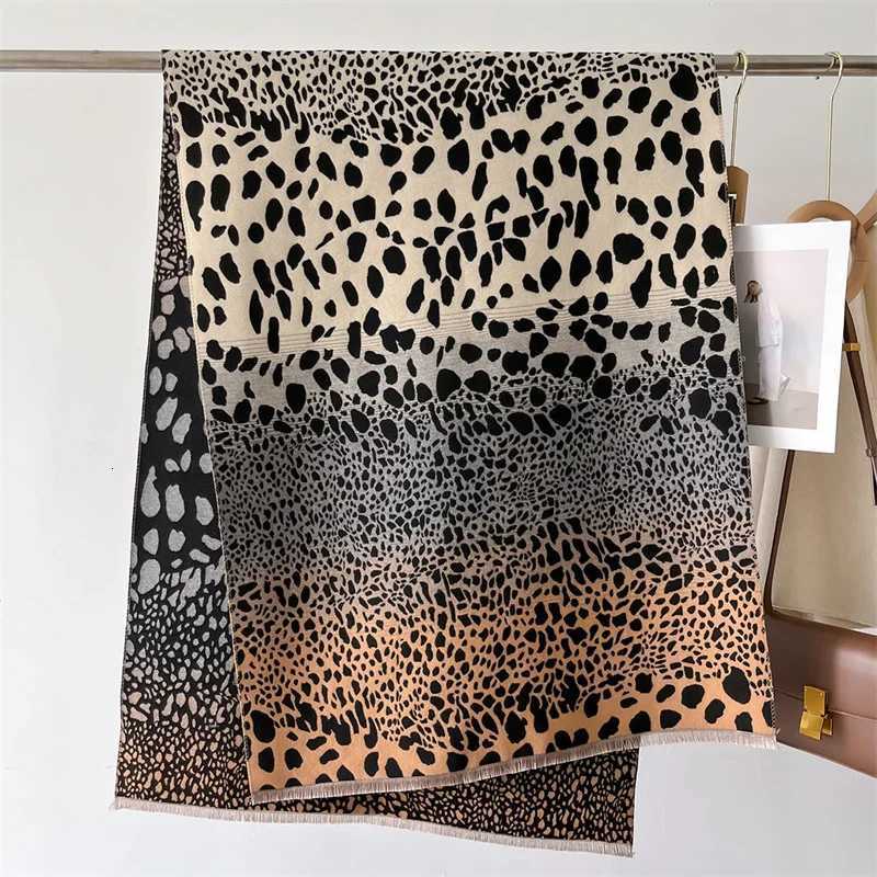 2025 Luxury Brand Warm Cashmere Scarf Wen Leopard Winter Thick Shls and Wrs Design Bufandas Poncho Fem Echarpe Femme Y250918