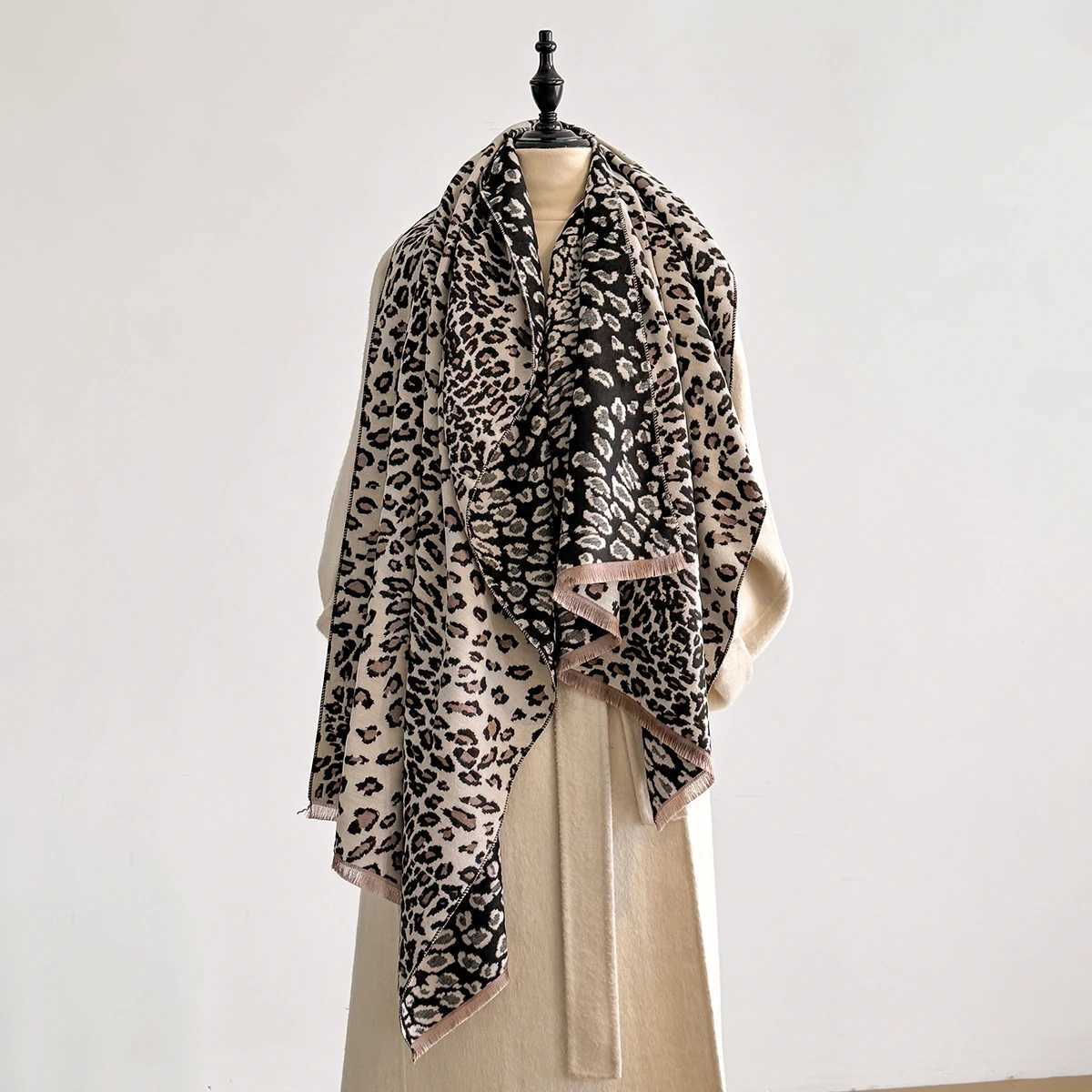 New Luxury Winter Leopard TwoSided Cashmere Jacquard Scarves High Quty Wen Thicken Wr Shl Ladies Wool Scarf Y250918