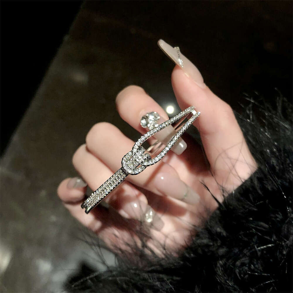 Bracelet Designer Luxury jewelry for women copper plated with 18Kgold or silver Open Bracelets High End Zircon inlay Temperament Fashion Holiday Birth