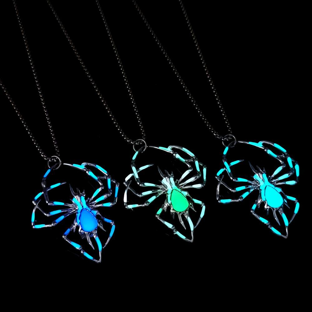 Halloween European and American creative three-dimensional luminous spider necklace, fashionable men's hip-hop alloy luminous insect pendant