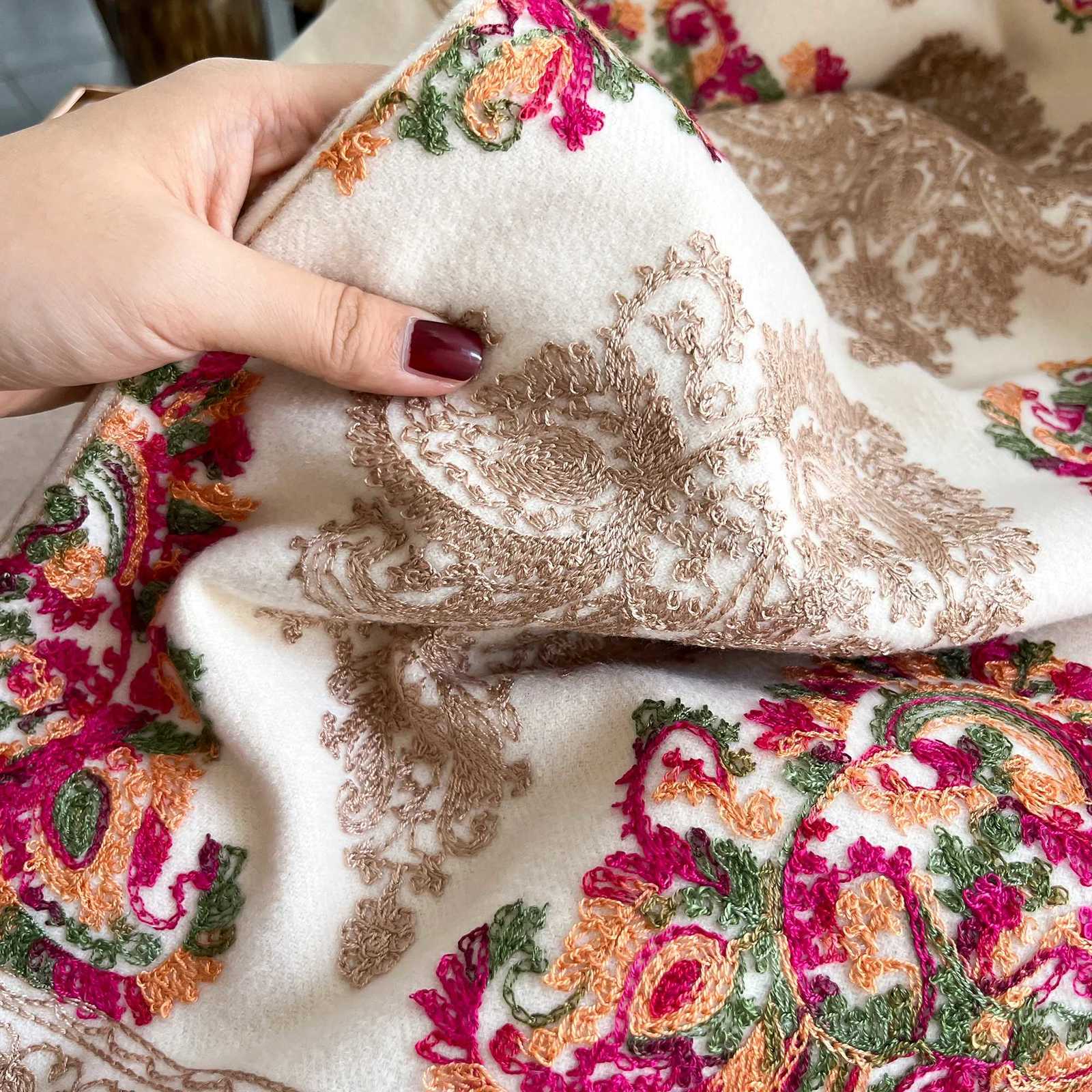 Winter Warm Cashmere Scarf for Wen Embroidery Blanket Thick Shl Wr Neckerchief Fashion Bufanda Echarpe Poncho Y250918