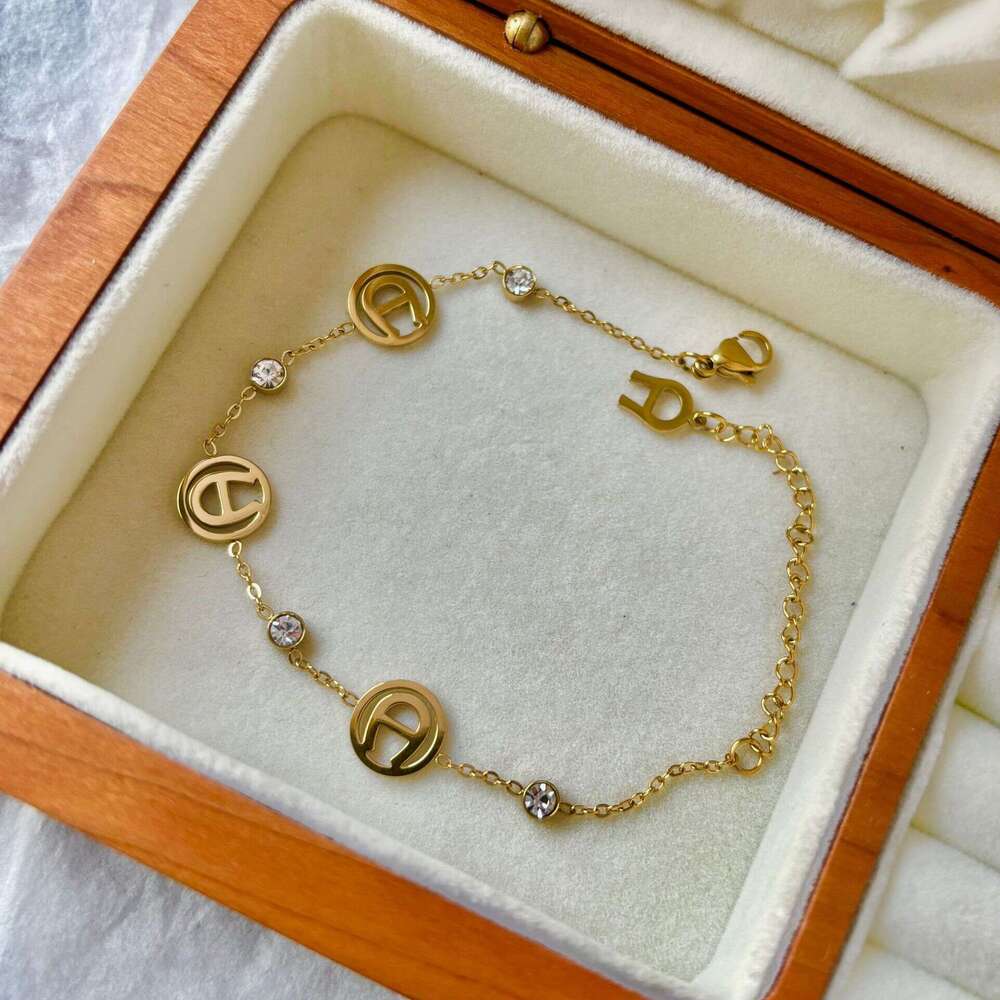 Stainless Steel Gold Vintage Four-Leaf Clover Horseshoe Messi Card Point Dia Bracelet Small Exquisite Wristband Anti- ddmypluto