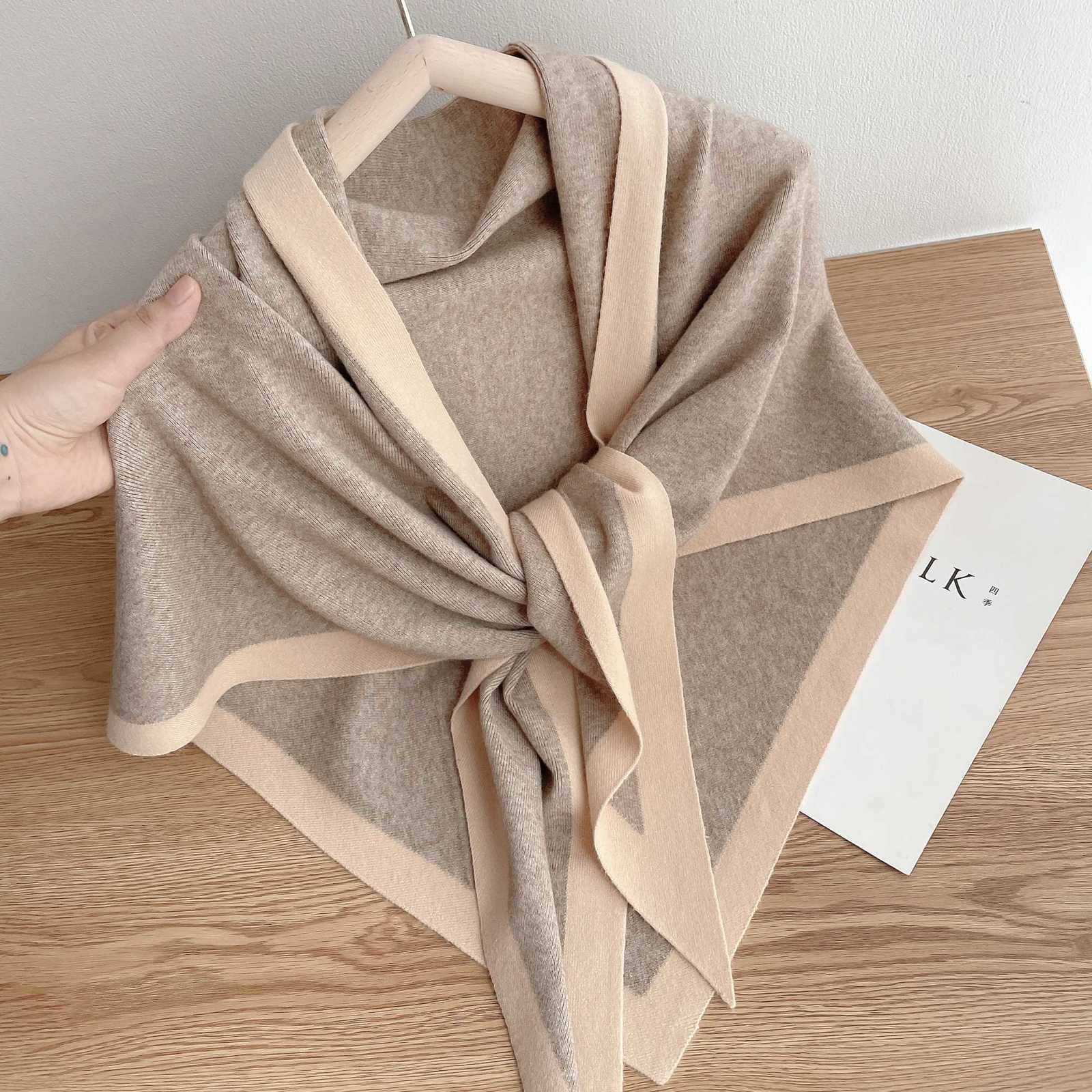 Autumn and Winter Fashion New Wens Neck Wr Wool Blended Triangar Shl Fem Thicke With Knitted Warm Shoder Y250918