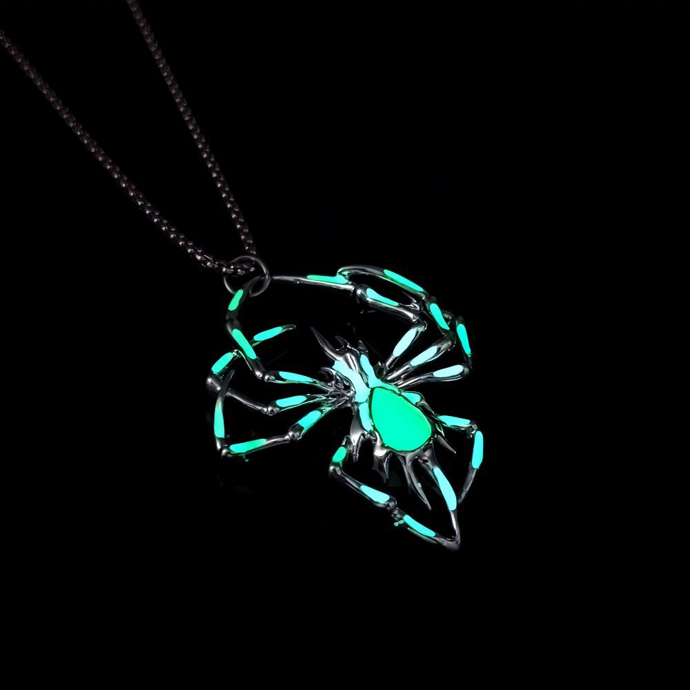 Halloween European and American creative three-dimensional luminous spider necklace, fashionable men's hip-hop alloy luminous insect pendant