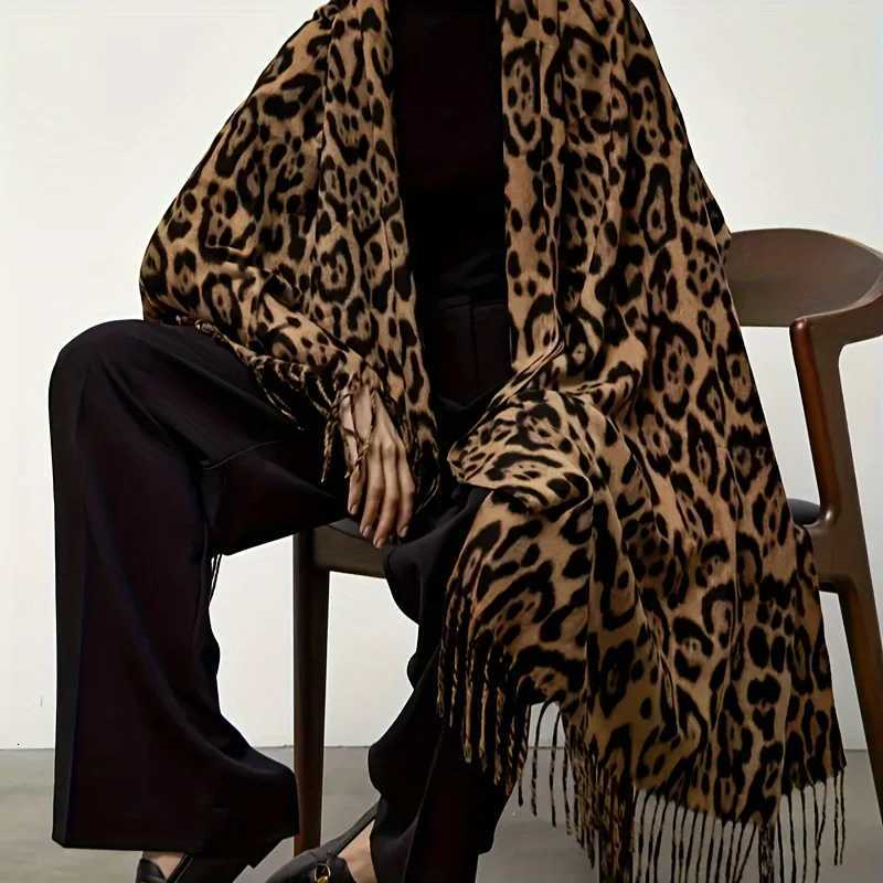Leopard Printed Cashmere Shl Scarf For Wman Warm Tassel Shls Fashion Long Wrs Thicken Scarves Fem Wrs Y250918