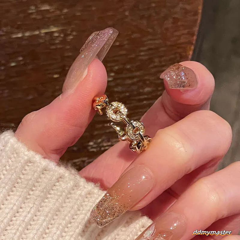 Exquisite inlaid women's accessories with niche design, retro French full opening ring, fashionable and high-end, elegant ddmymaster