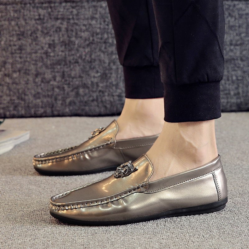 In 2025 new men's patent leather shiny bean shoes, men's single shoes breathable and trendy soft-soled casual lazy leather shoes without the